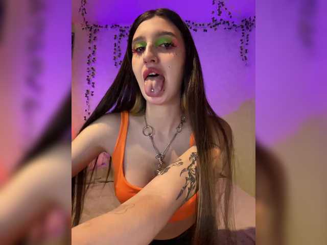 Yaguana's BongaCams show and profile