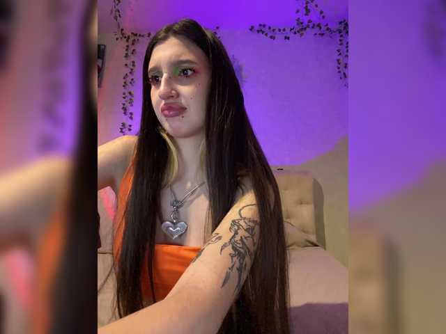 Yaguana's BongaCams show and profile