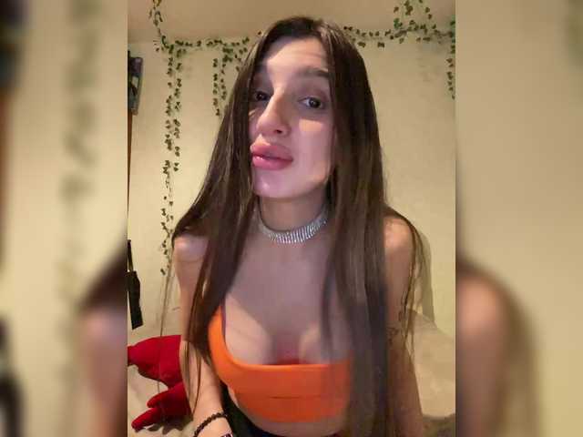 Yaguana's BongaCams show and profile