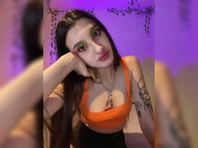 Yaguana's BongaCams show and profile