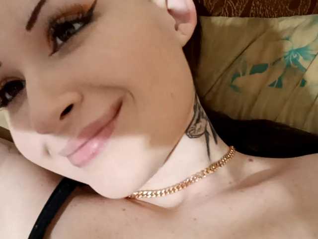 KristleKumro webcam