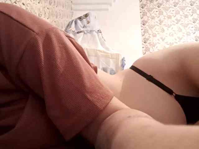 KristleKumro webcam