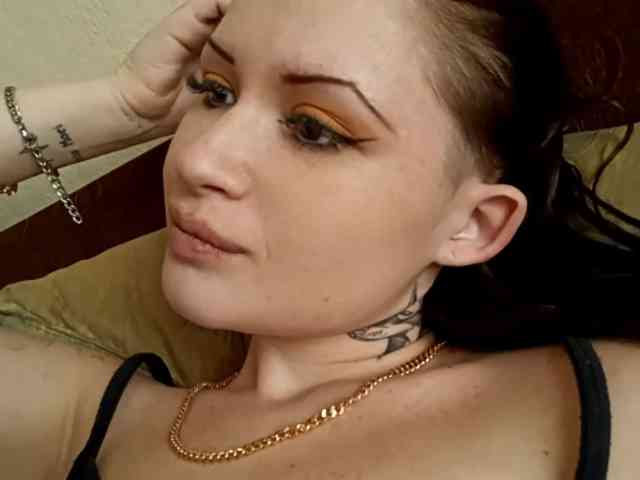 KristleKumro webcam
