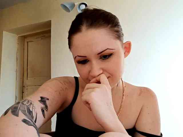 KristleKumro webcam