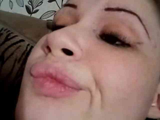 KristleKumro webcam
