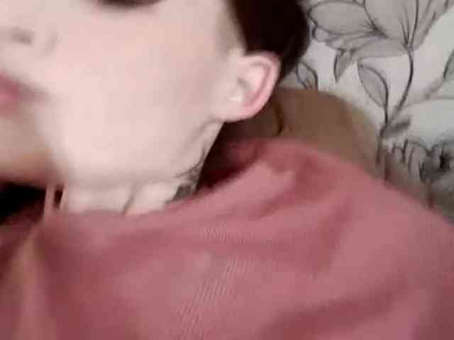 KristleKumro webcam