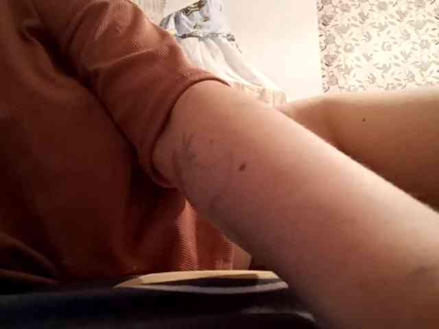 KristleKumro webcam