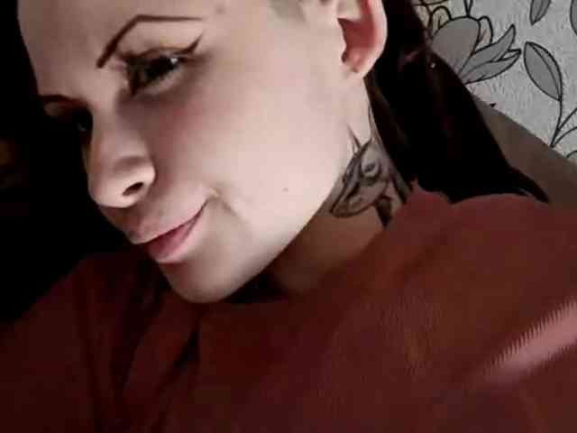KristleKumro webcam