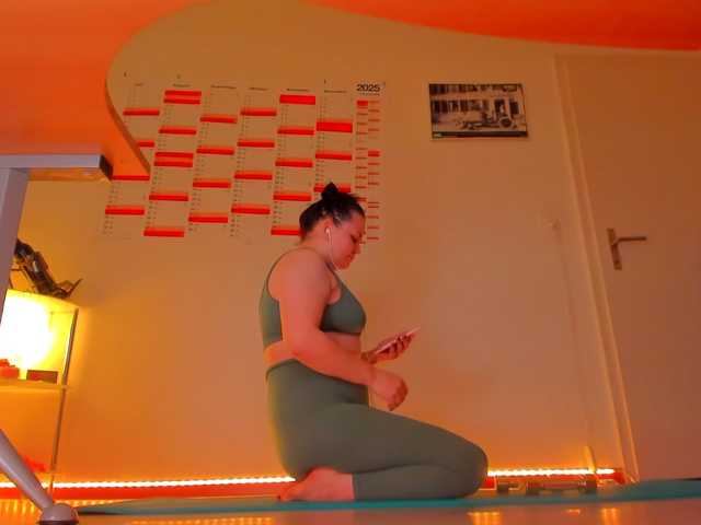 Elieen2's BongaCams show and profile