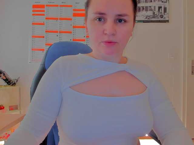 Elieen2's BongaCams show and profile