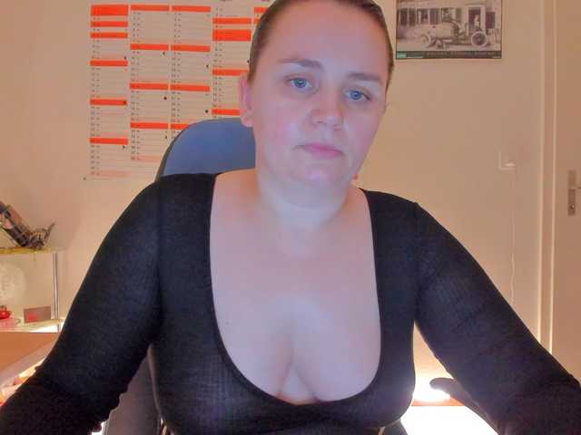 Elieen2's BongaCams show and profile