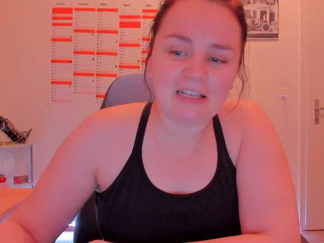 Elieen2's BongaCams show and profile