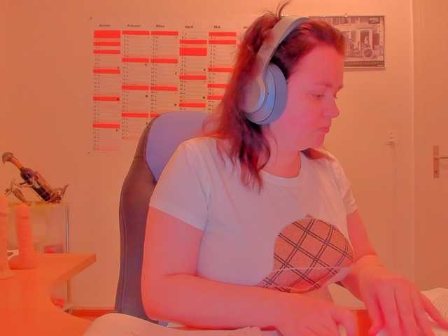 Elieen2's BongaCams show and profile