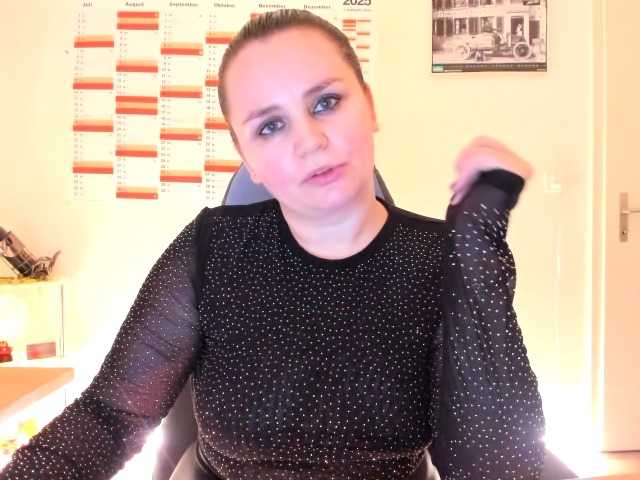 Elieen2's BongaCams show and profile