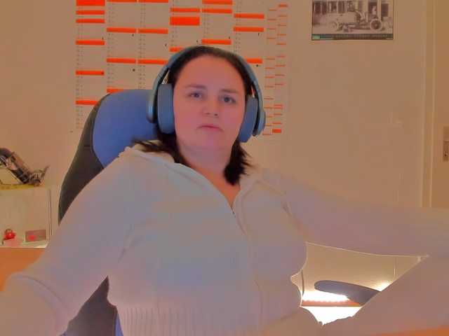 Elieen2's BongaCams show and profile