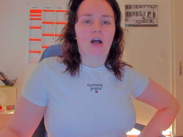 Elieen2's BongaCams show and profile