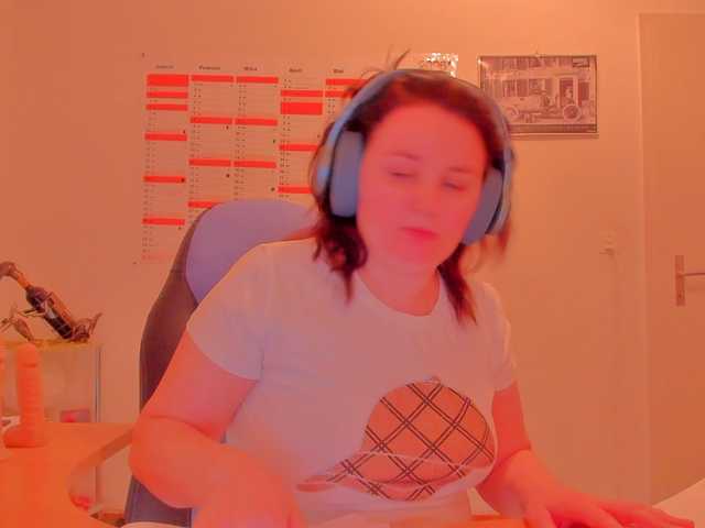 Elieen2's BongaCams show and profile