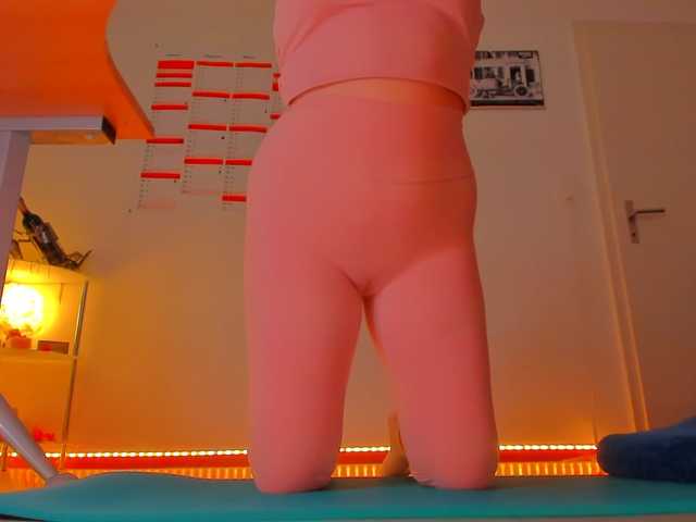 Elieen2's BongaCams show and profile