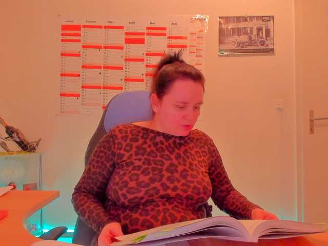 Elieen2's BongaCams show and profile