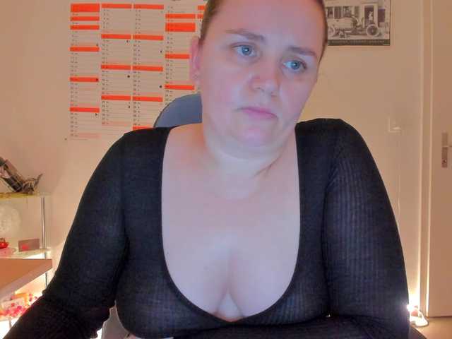 Elieen2's BongaCams show and profile