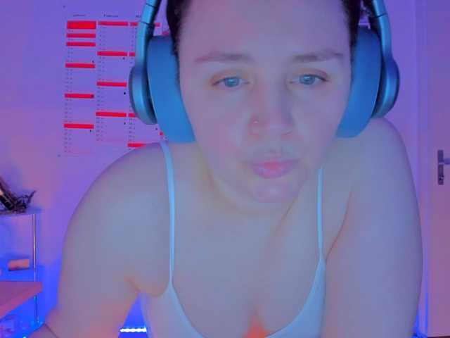 Elieen2's BongaCams show and profile
