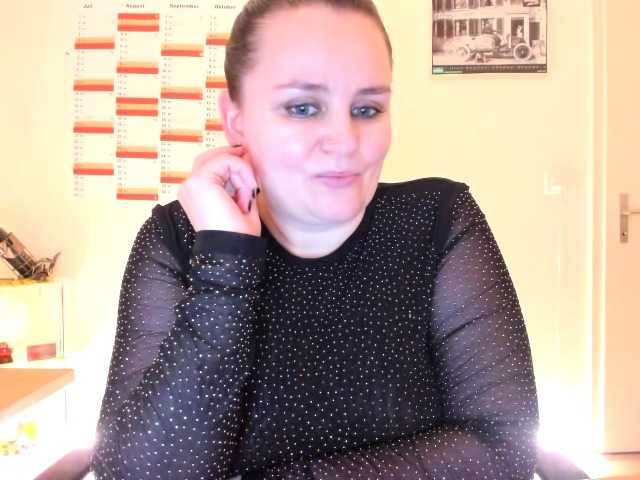 Elieen2's BongaCams show and profile