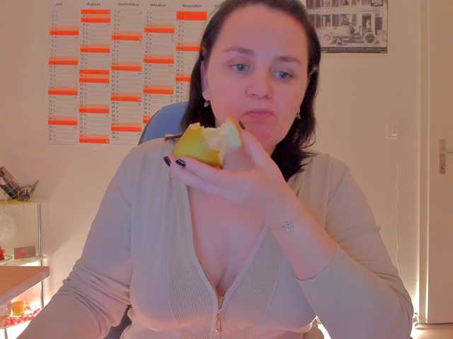 Elieen2's Thumb Image