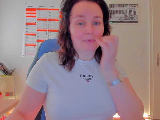 Elieen2's BongaCams show and profile