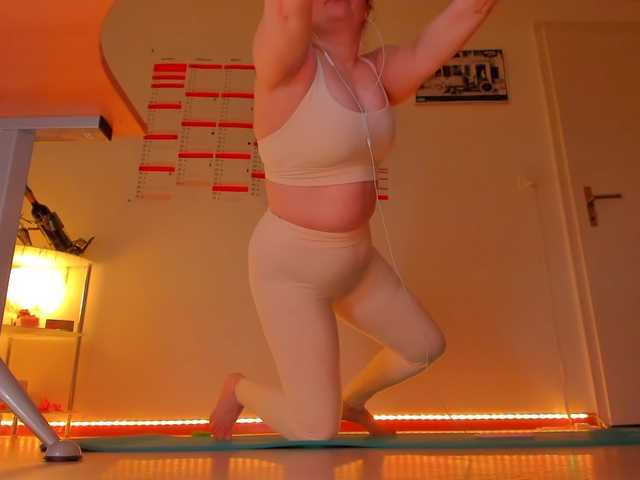 Elieen2's BongaCams show and profile