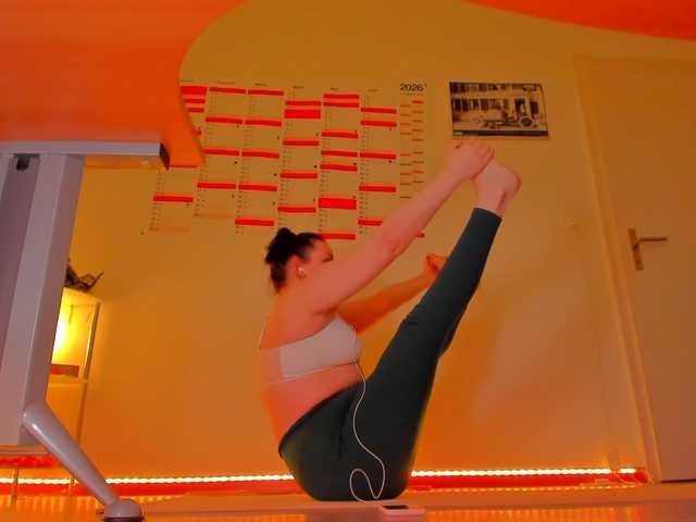 Elieen2's BongaCams show and profile