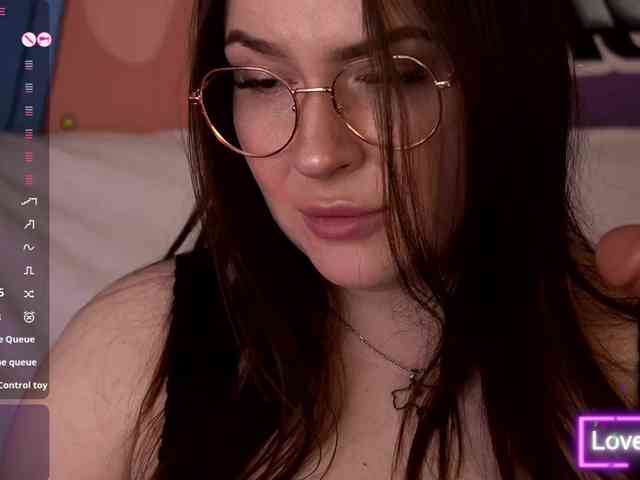 AliceOfWonders Live Webcam on BongaCams