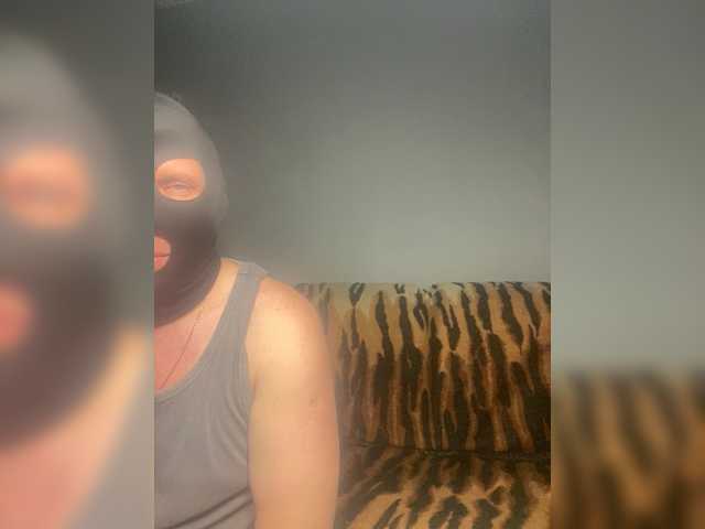 le modèle Sextyr est en webcam porno dans un show sur le site bongacams, il possède les tags suivants: White/Caucasian,Blonde,Shaved