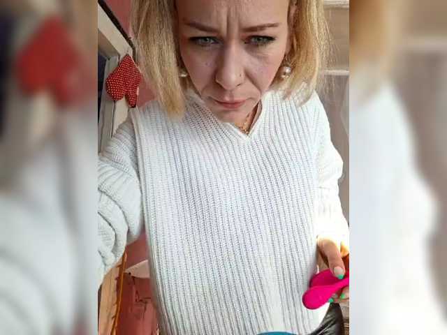 krisred's BongaCams show and profile