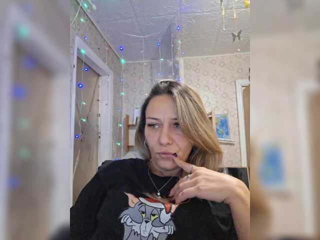 krisred's BongaCams show and profile