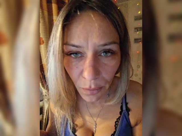 krisred's BongaCams show and profile