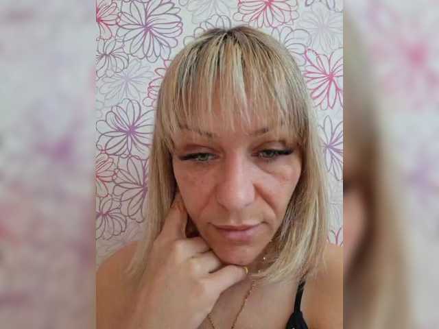 krisred's BongaCams show and profile