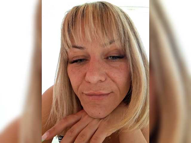 krisred's BongaCams show and profile