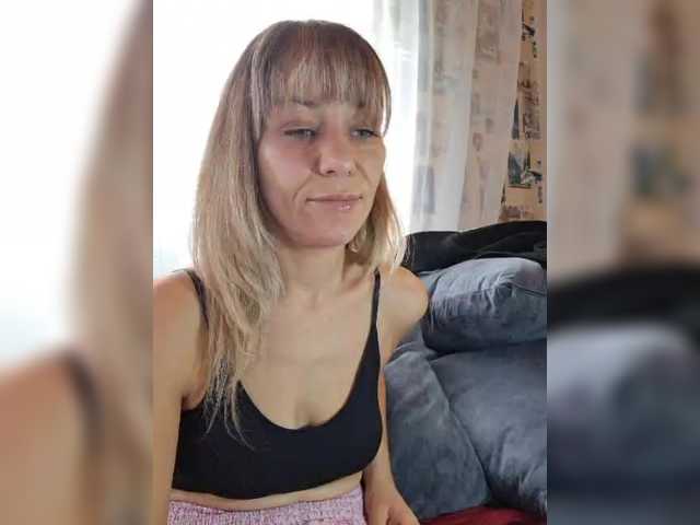 krisred's BongaCams show and profile