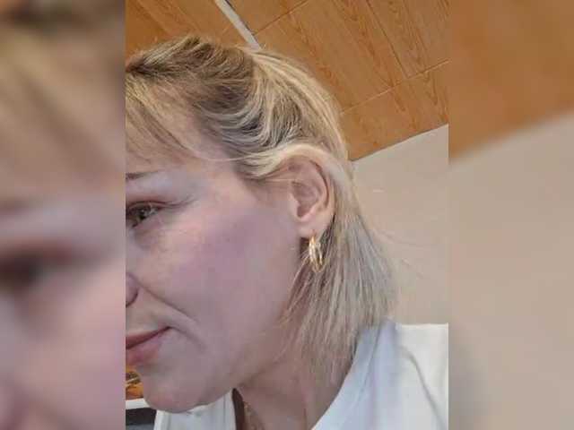 krisred's BongaCams show and profile