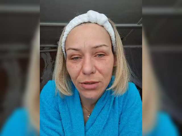 krisred's BongaCams show and profile