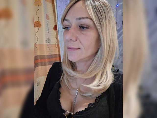 krisred's BongaCams show and profile