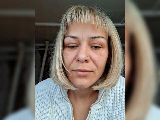 krisred from BongaCams