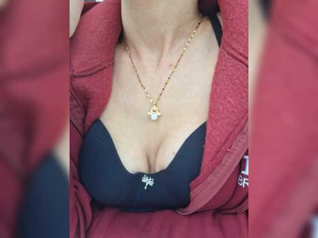 krisred's BongaCams show and profile