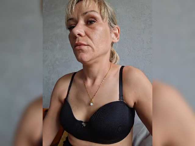 krisred's BongaCams show and profile