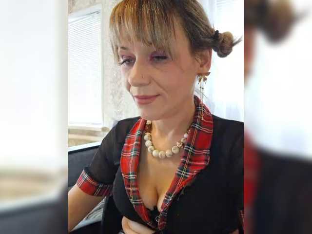 krisred's BongaCams show and profile