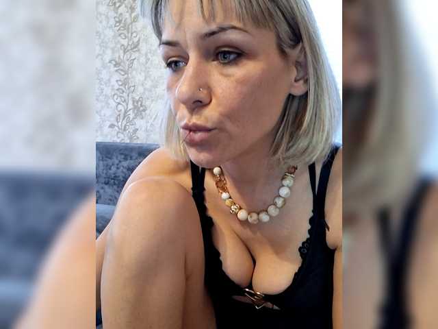 krisred's BongaCams show and profile