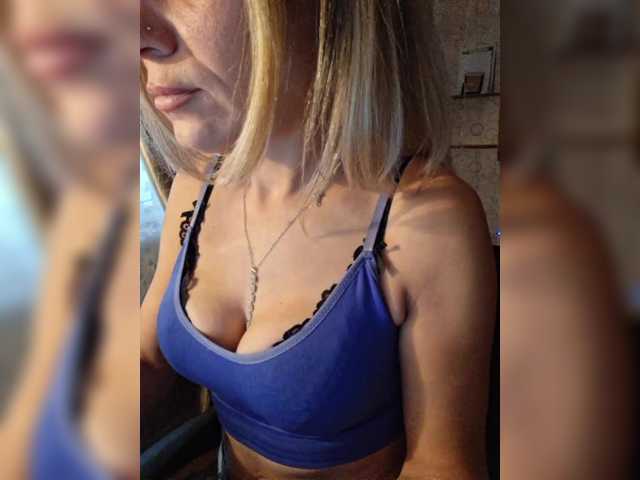 krisred's BongaCams show and profile