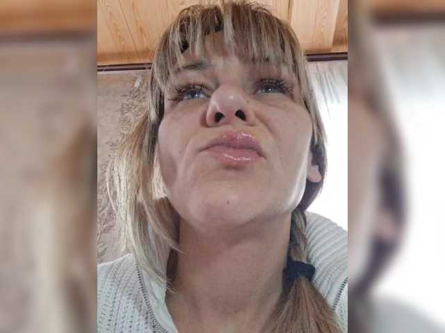 krisred's BongaCams show and profile