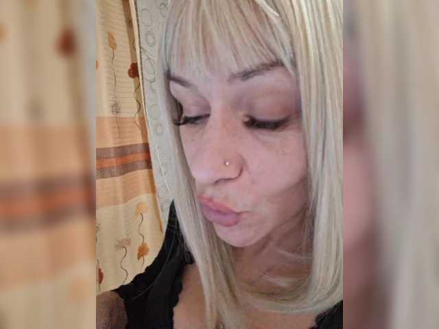 krisred's BongaCams show and profile