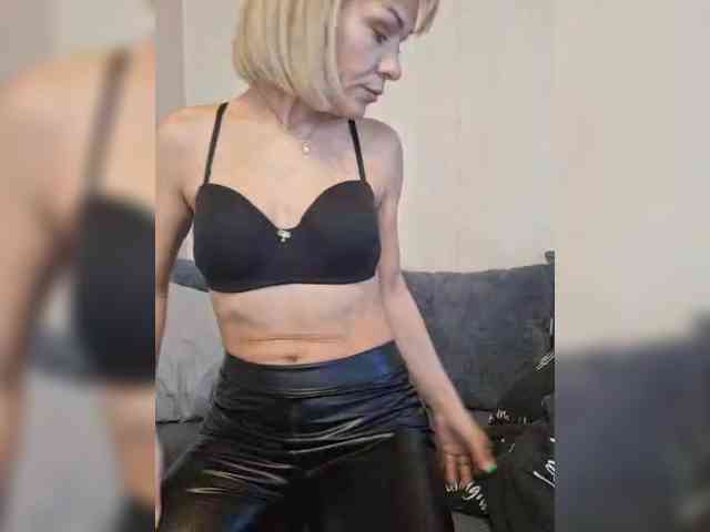 krisred Live Webcam on BongaCams